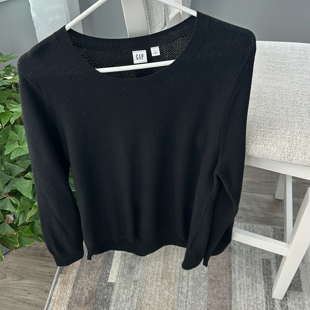 Gap Women’s Black Cable Crewneck Sweater.